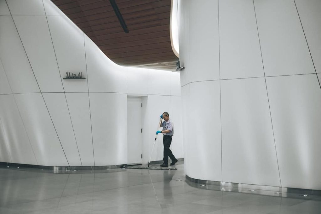 Clean Sweep: Landing Lucrative Commercial Cleaning Gigs